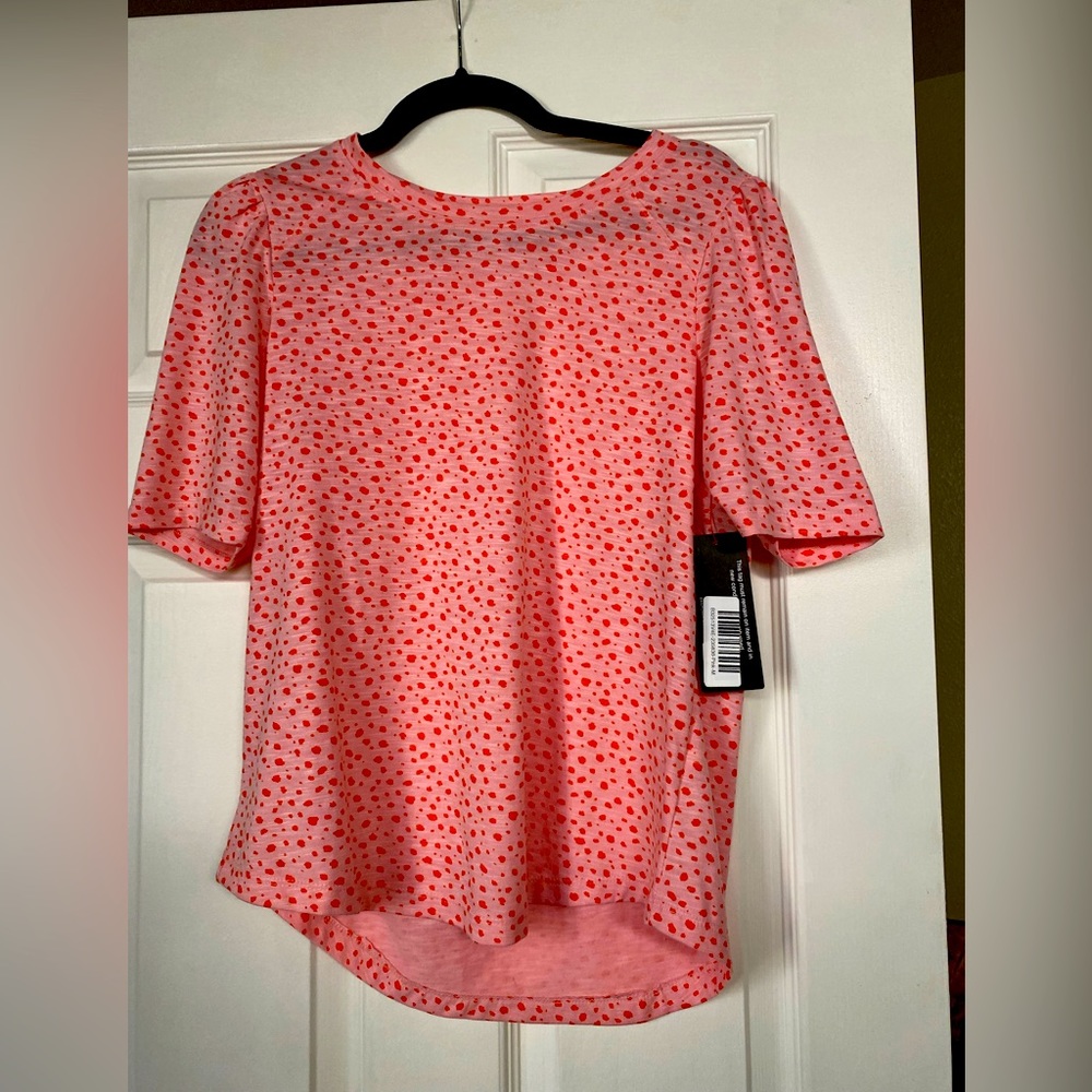 DAILYLOOK- Democracy pink/red tee ( Sz M)